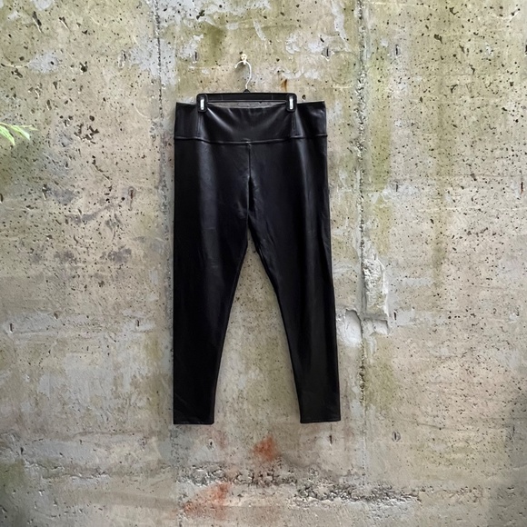 7 For All Mankind Black Vegan Leather Leggings, 1X - Picture 3 of 9